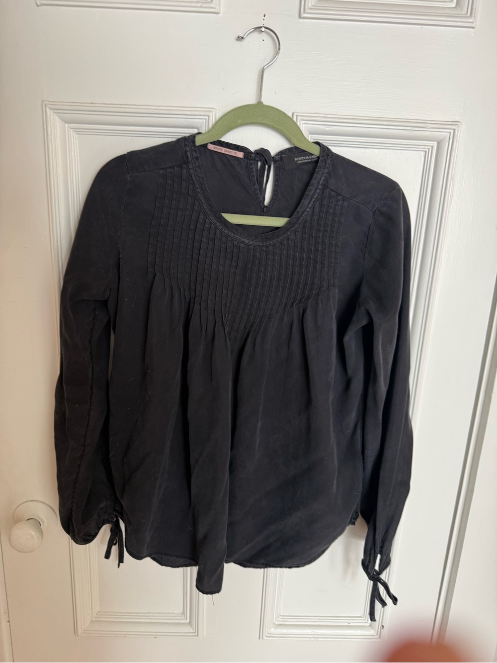 Scotch & Soda Pintuck Tunic with ties at cuffs. Size Small.